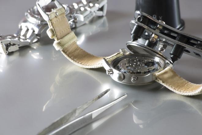 Einstellbarer Uhrmacher Uhrenrückseiten Entferner Öffner Uhr Haltewerkzeug